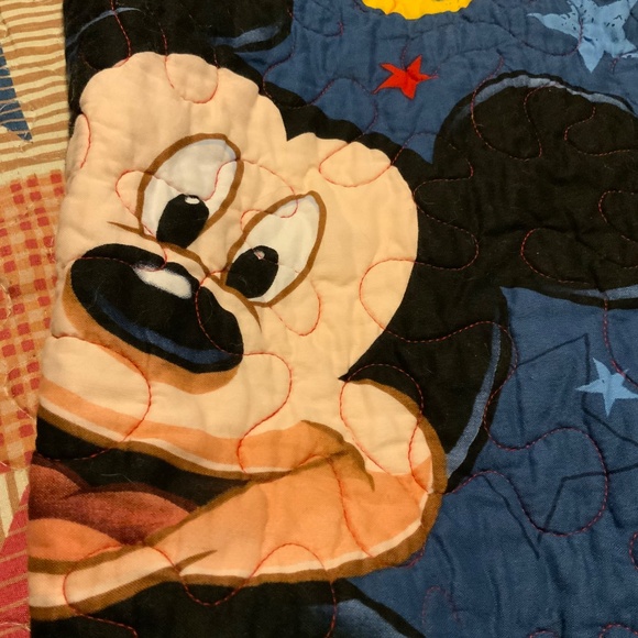 Handmade new Mickey Mouse quilt/throw/wall hanging - Picture 4 of 4